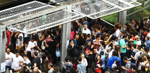 Estudantes chegam ao campus da Uninove, em São Paulo, para o 2º dia de Enem - Aloisio Maurício/Fotoarena/Estadão Conteúdo