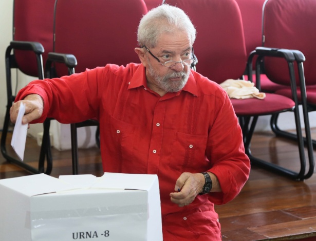 Foto mostra o ex-presidente votando em eleição no PT em abril deste ano - 9.abr.2017 - Jorge Araujo/Folhapress