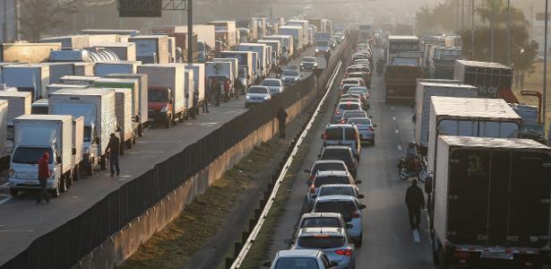Governo prepara medidas pró caminhoneiros para fugir de greve