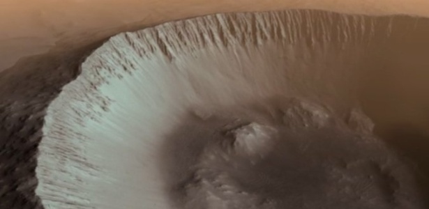 Captadas pela câmera CaSSIS, novas imagens de Marte trazem uma perspectiva inédita do interior da cratera Nicholson - ESA