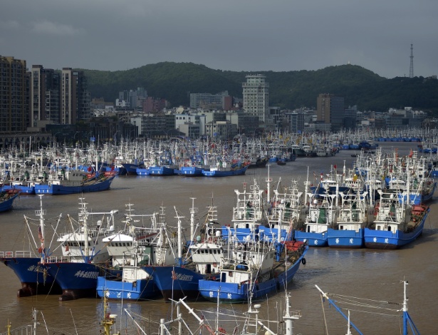 22.jul.2018 - Embarcações pesqueiras voltaram aos seus portos com chegada de tufão - Hu Sheyou/Xinhua