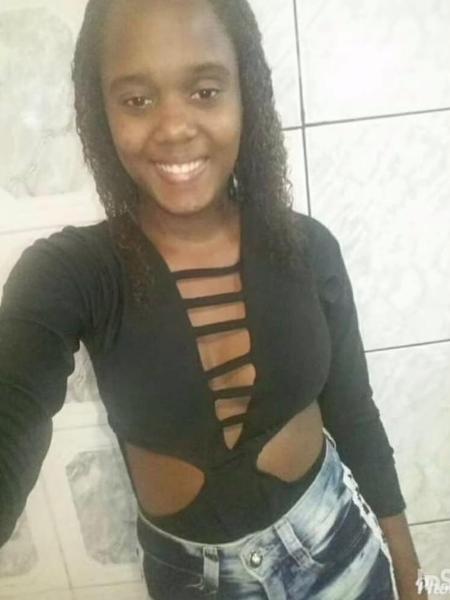 Emanoelly Almeida da Silva tinha 19 anos; PM diz que houve troca de tiros onde a jovem morreu, mas familiares negam - Acervo pessoal