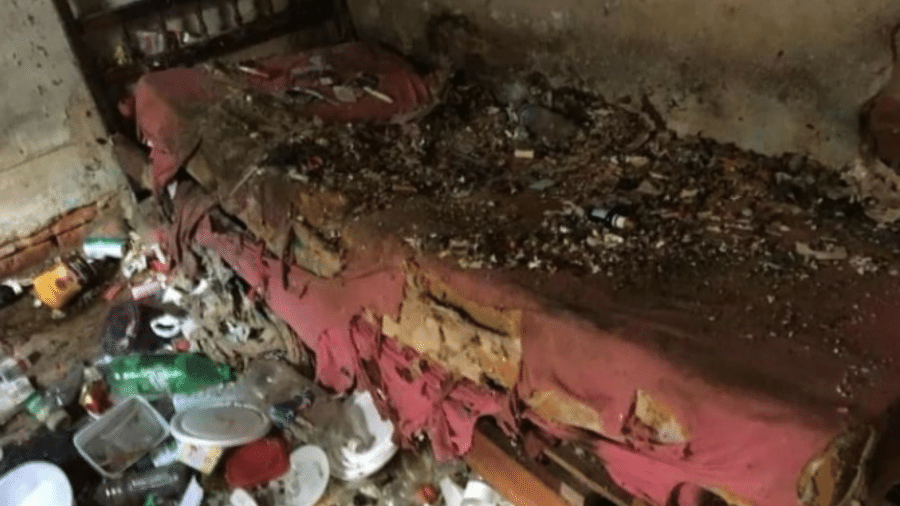 Grupos de Belo Horizonte compartilharam imagens de quarto tomado por lixo; mulher está recebendo ajuda de órgãos da prefeitura - Reprodução/Facebook 
