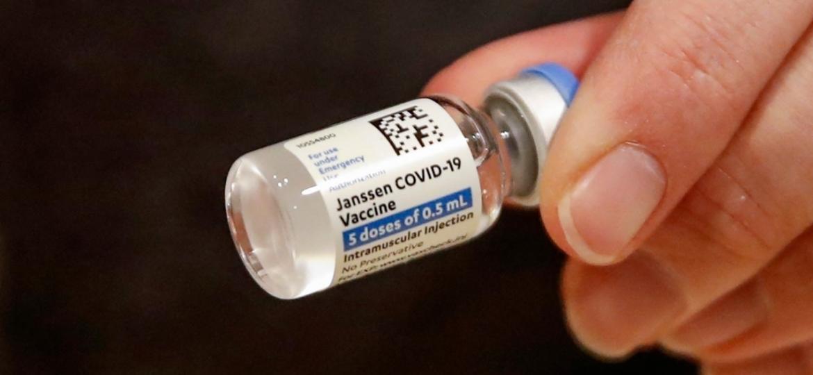 Vacina Janssen  - KAMIL KRZACZYNSKI / AFP