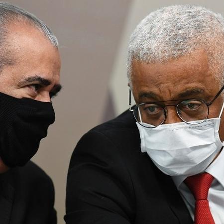 Luiz Faria de Sousa, advogado da Vitamedic, e Jailton Batista, diretor-executivo da farmacêutica, durante sessão na CPI - Jefferson Rudy/Agência Senado