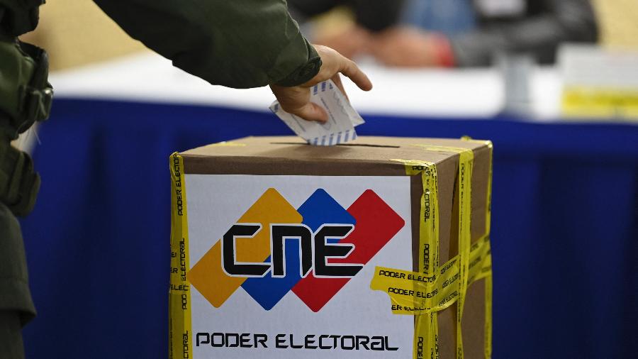 A missão de observação da UE disse que o processo eleitoral na Venezuela melhorou e que o quadro eleitoral cumpre a maior parte dos padrões internacionais - Yuri Cortez/AFP