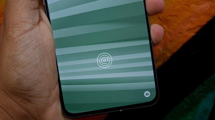 Sensor de impressão digital sob a tela do Realme GT2 Pro - Guilherme Tagiaroli/Tilt - Guilherme Tagiaroli/Tilt