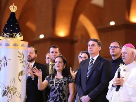 Bolsonaro volta à Aparecida um ano após críticas de arcebispo