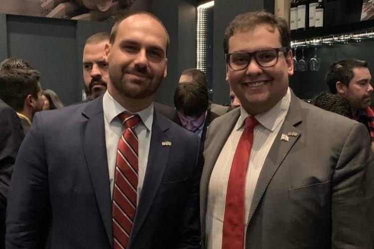 George Santos, US MP, son of Brazilians and supporter of Trump and Bolsonaro - Reproduction/Twitter George Santos - Reproduction/Twitter George Santos