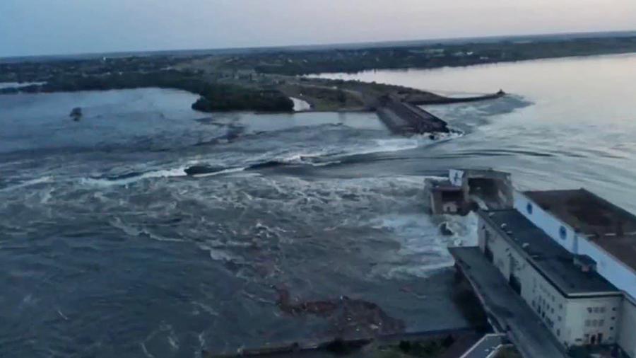 Ataque destrói barragem da usina de Nova Kakhovka, na região de Kherson, na Ucrânia