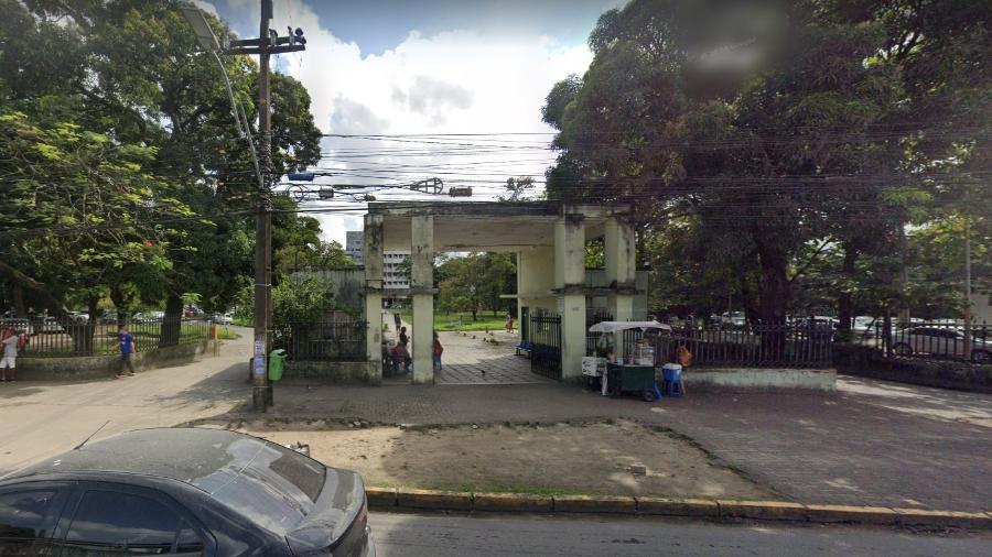Tiro 'provavelmente disparado da rua' atingiu quinto andar do Hospital Barão de Lucena, no Recife
