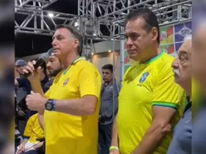 Bolsonaro ouve vaias de apoiadores ao elogiar pré-candidato em Guarulhos