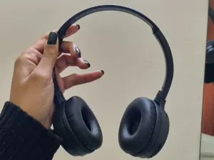 'Não aperta as orelhas': headphone bluetooth da Philips está por R$ 95