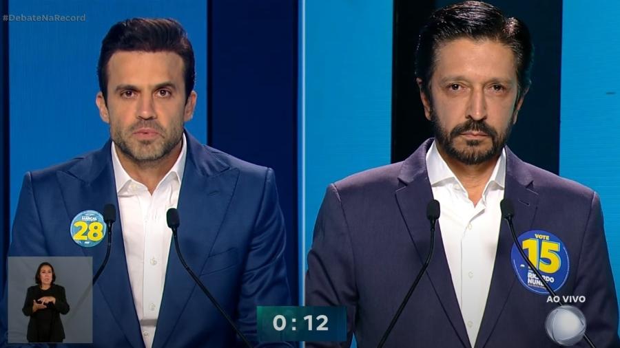 Em São Paulo, Marçal e Nunes têm optado por usar roupas em tons de azul Em São Paulo, Marçal e Nunes têm optado por usar roupas em tons de azul