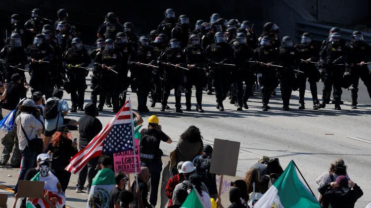 Sem números exatos de prisões, protestos seguem com confronto entre manifestantes e forças de segurança dos Estados Unidos Sem números exatos de prisões, protestos seguem com confronto entre manifestantes e forças de segurança dos Estados Unidos