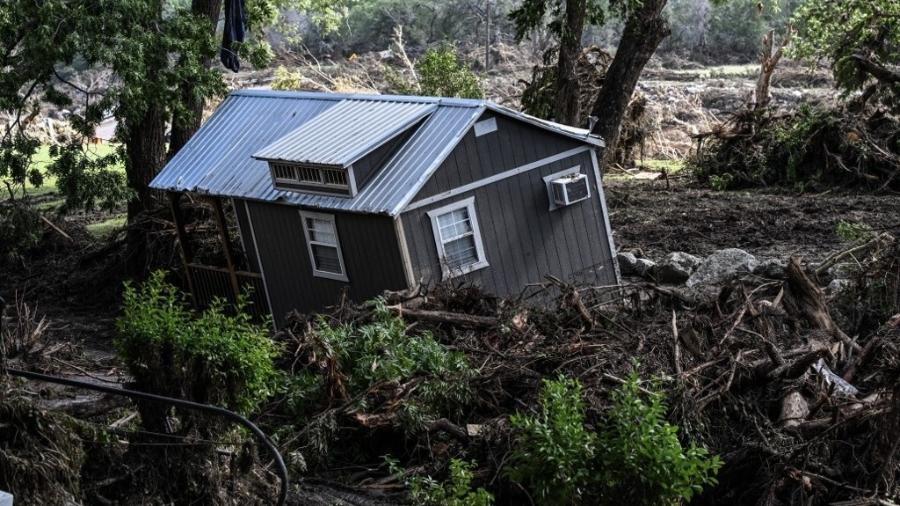 8.jul.2025 - Casa atingida pela enchente no Rio Guadalupe, após tempestades no Texas 8.jul.2025 - Casa atingida pela enchente no Rio Guadalupe, após tempestades no Texas