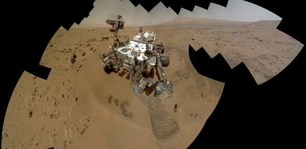 Como um cirurgião incapaz de operar por falta de sabão, o robô Curiosity não pode sequer aproximar-se - muito menos escavar - as ranhuras que apareceram esta semana porque está muito "sujo" - JPL-Caltech/MSSS/Nasa