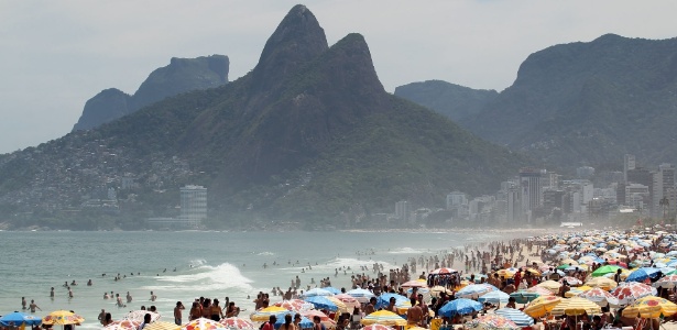 Cariocas e turistas aproveitaram o último fim de semana antes do horário de verão no último sábado - José Lucena - 10.out.2015/Futura Press/Estadão Conteúdo