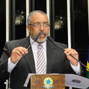 Senador Paulo Paim (PT-RS) justifica voto contra colega de partido: "Senado tinha que contribuir para as investigações" - Waldemir Barreto - 1.dez.2014/Agência Senado