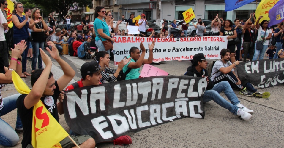 Professores Protestam No Rio Contra | no rs alunos e professores protestam contra parcelamento Professores Protestam No Rio Contra | no rs alunos e professores protestam contra parcelamento