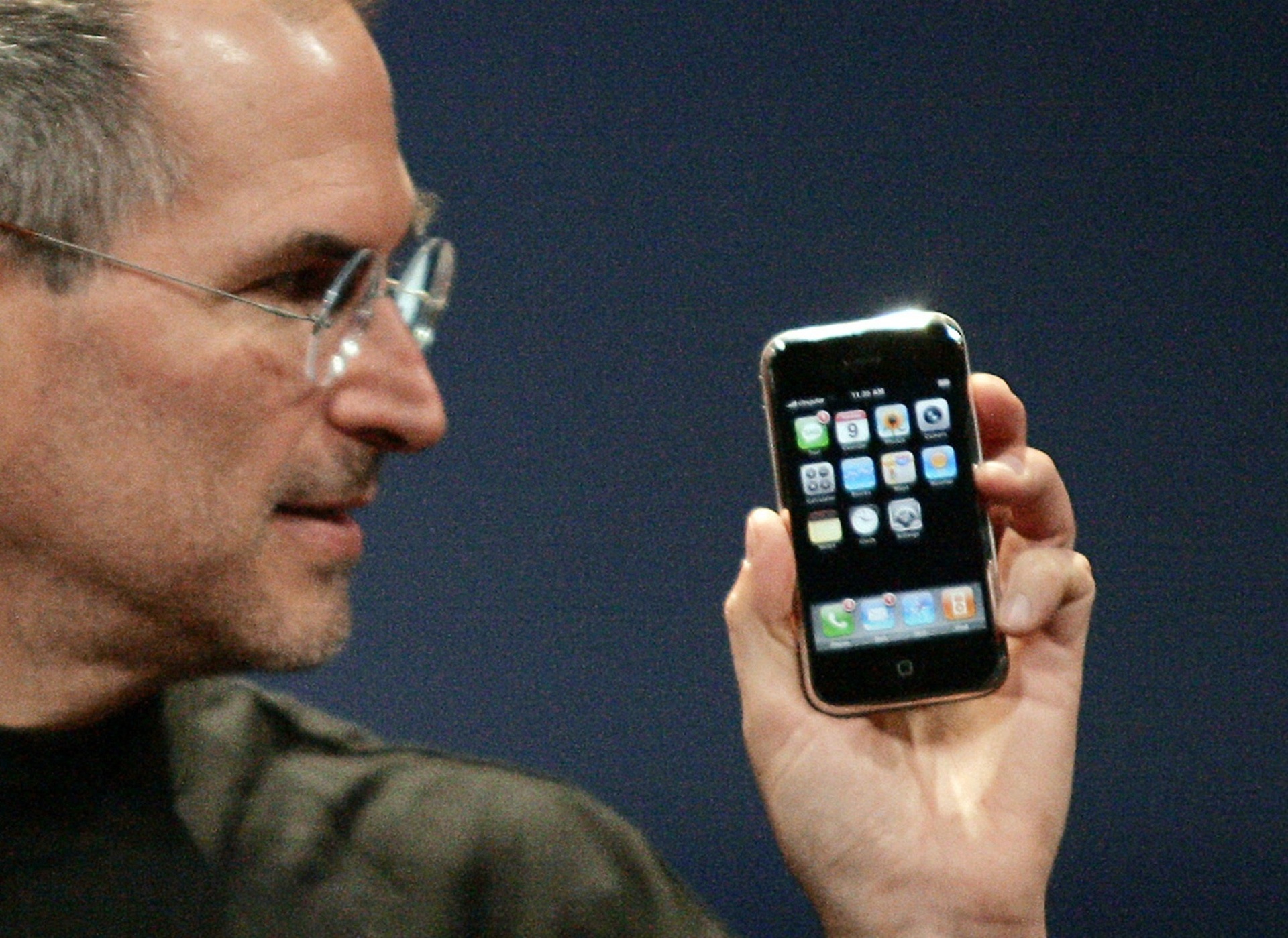 Há 10 anos, lançamento do primeiro iPhone iniciava revolução no mundo - 09/01/2017 - UOL TILT
