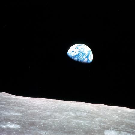 Icônica foto tirada pelo astronauta William Anders, da Apollo 8, mostra a imagem da Terra vista do superfície da Lua