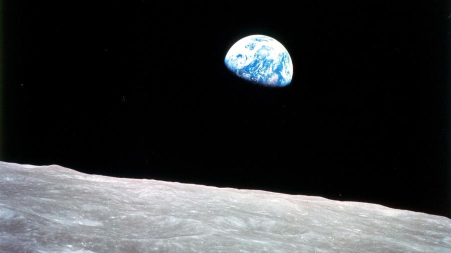 Icônica foto tirada pelo astronauta William Anders, da Apollo 8, mostra a imagem da Terra vista do superfície da Lua - NYT
