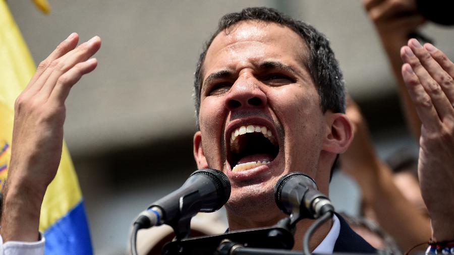4.mar.2019 - Juan Guaidó discursa em Caracas logo após sua chegada ao país - FEDERICO PARRA/AFP