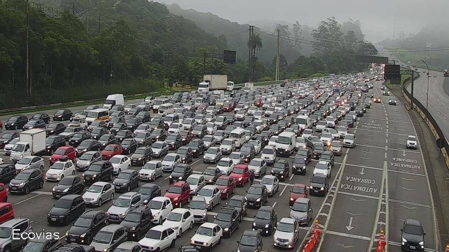 Fila nas rodovias que ligam o litoral a São Paulo - Divulgação Ecovias