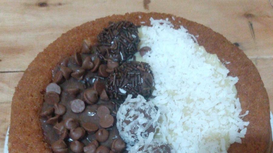 Bolo de chocolate com coco ou de arroz e feijão? - Reprodução/Twitter @Dborado23517433