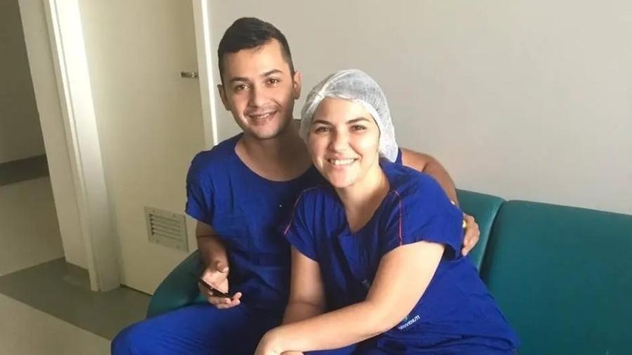 A enfermeira Dayse Carneiro pediu em casamento o técnico de enfermagem Francisco Fernandes, na UTI Covid do Hospital Regional Norte, em Sobral (CE) - Arquivo pessoal