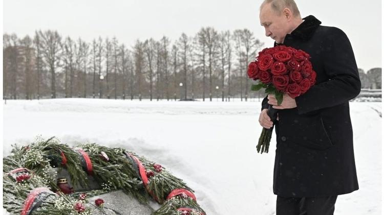Putin zum Gedenken an die Opfer der Belagerung von Leningrad - AFP - AFP