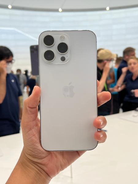 iPhone 14 Pro Max White - Back - Bruna Souza Cruz / Tilt - Bruna Souza Cruz / Tilt