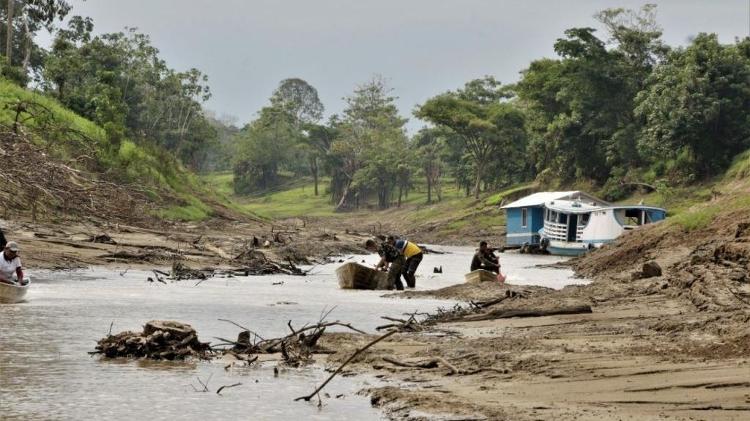 Operação de entrega de alimentos no Amazonas durante seca histórica, em setembro de 2023