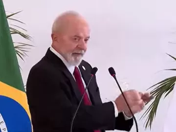 Lula: 'Se for para evitar que os trogloditas voltem, posso ser candidato'