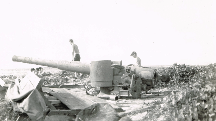 Canhão na ilha de Saipan, onde ocorreu o maior ataque Banzai da Segunda Guerra Mundial