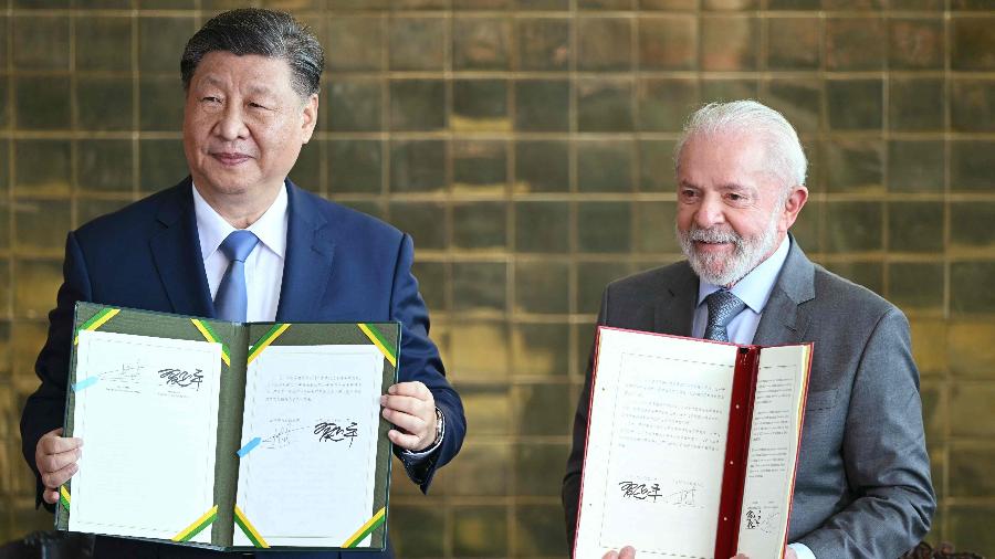 Presidentes Lula e Xi Jinping assinam acordos entre Brasil e China, em encontro em Brasília