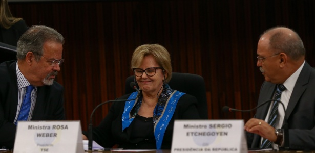 A presidente do TSE, Rosa Weber, acompanhada dos ministros Raul Jungmann (Segurança Pública; à dir.) e Sérgio Etchegoyen (GSI)