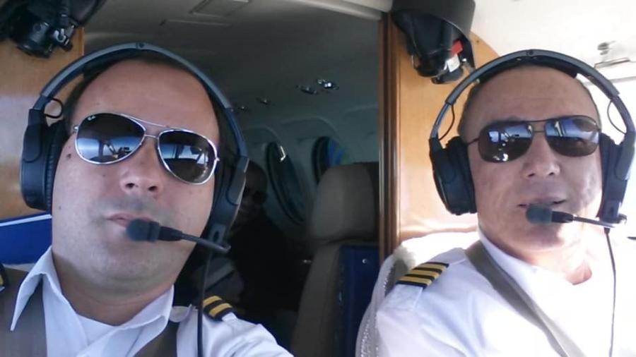 Benedito Fernando Ricci e Matheus Pasquotti, durante um voo - Reprodução/Facebook