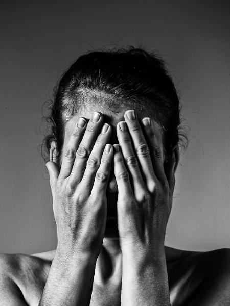 Mulher violencia domestica medo agressão - iStock