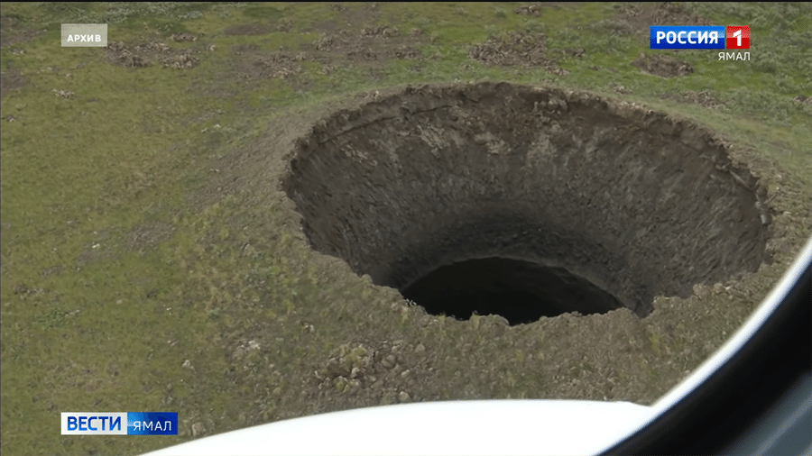 Equipe de TV russa flagrou uma das crateras que surgiram no país - Vesti Yamal TV/Reprodução