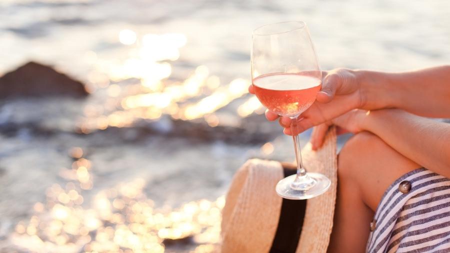 Alta no mercado interno é puxada por novos consumidores, que preferem vinhos e espumantes leves como o rosé - iStock