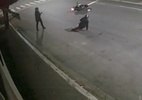 Motociclista toma arma de ladrão e atira contra ele durante assalto; veja - Reprodução