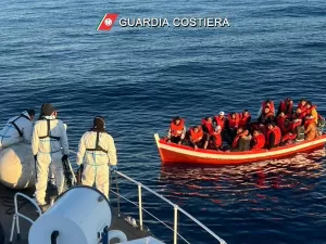 Tunísia diz que 23 migrantes desapareceram após partirem de barco para Itália