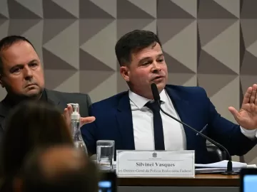 Moraes autoriza visita de senadores bolsonaristas a ex-diretor da PRF preso