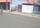 Homem nu mata enteado a facadas no interior de São Paulo - Reprodução de vídeo