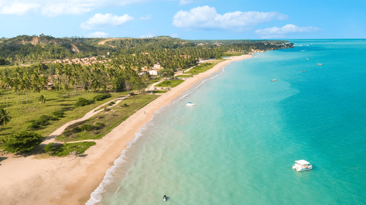 Vista aérea da praia de Maragogi, no nordeste brasileiro