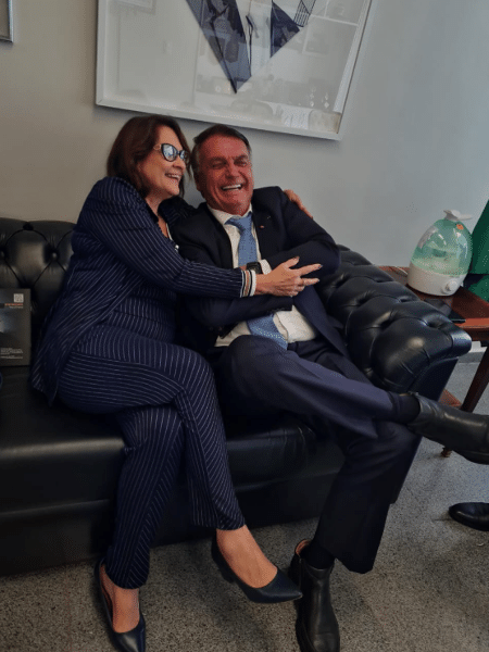 Jair Bolsonaro e Damares Alves Jair Bolsonaro e Damares Alves