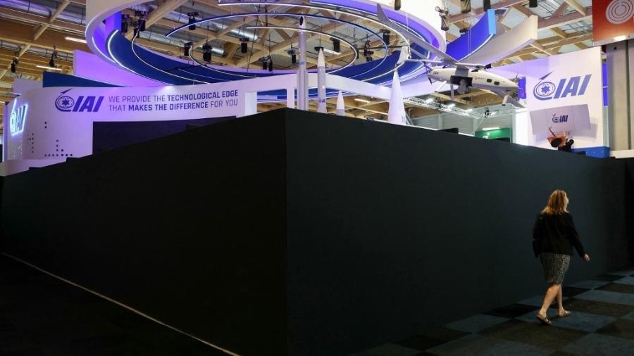 16.jun.2025 - Estande da IAI (Israel Aerospace Industries) foi um dos cinco bloqueados pela França por exibirem "armas ofensivas" durante o Paris Air Show 16.jun.2025 - Estande da IAI (Israel Aerospace Industries) foi um dos cinco bloqueados pela França por exibirem "armas ofensivas" durante o Paris Air Show