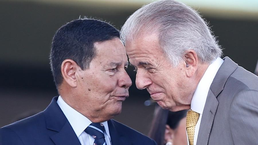 O senador Hamilton Mourão e o ministro da Defesa, José Múcio, no Dia do Exército em 2024 O senador Hamilton Mourão e o ministro da Defesa, José Múcio, no Dia do Exército em 2024